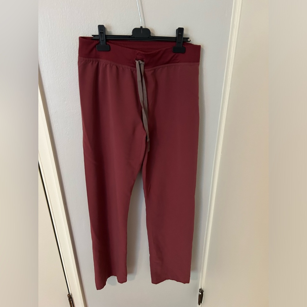 Cherry figs Livingston scrub pants size S